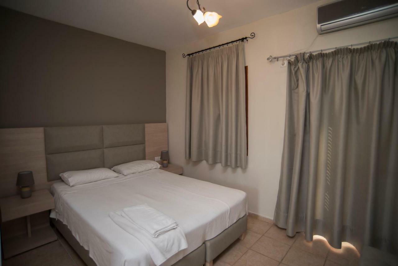 T'Aloni Hotel Chortata Ngoại thất bức ảnh