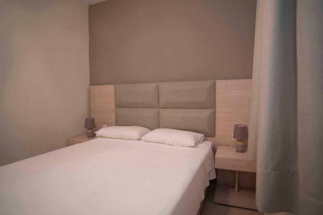 T'Aloni Hotel Chortata Ngoại thất bức ảnh