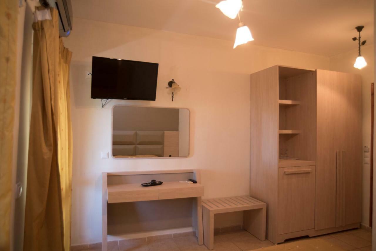 T'Aloni Hotel Chortata Ngoại thất bức ảnh
