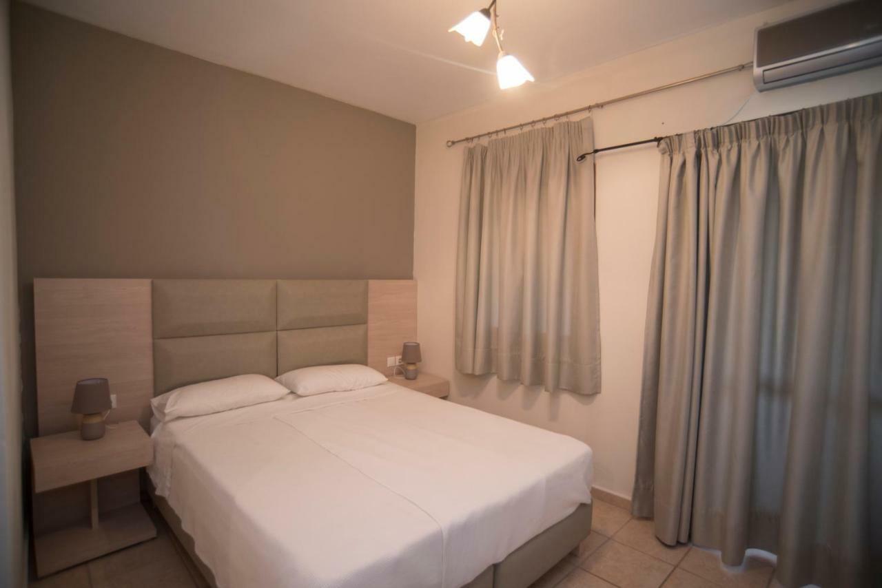 T'Aloni Hotel Chortata Ngoại thất bức ảnh